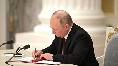 Putin ratifies agreements on annexing 4 Ukrainian regions into Russia