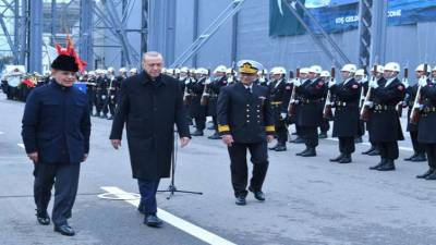 PM Shehbaz stresses Pakistan's desire for 'enhancing economic ties' with Turkiye