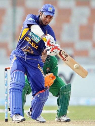 Sri Lanka crush B'desh to book berth in final