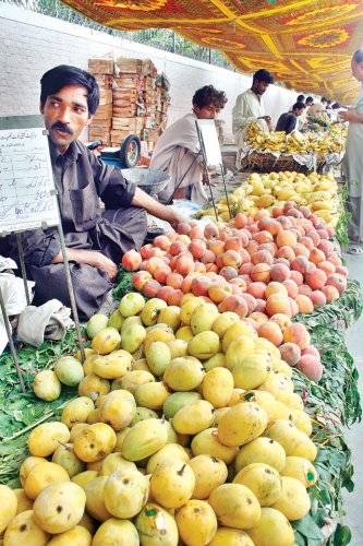 Clash over sale of substandard food items: Gulshan-e-Ravi Sunday Bazaar closed for shoppers