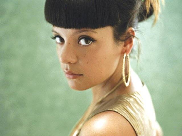 Lily Allen jealous of other female singers
