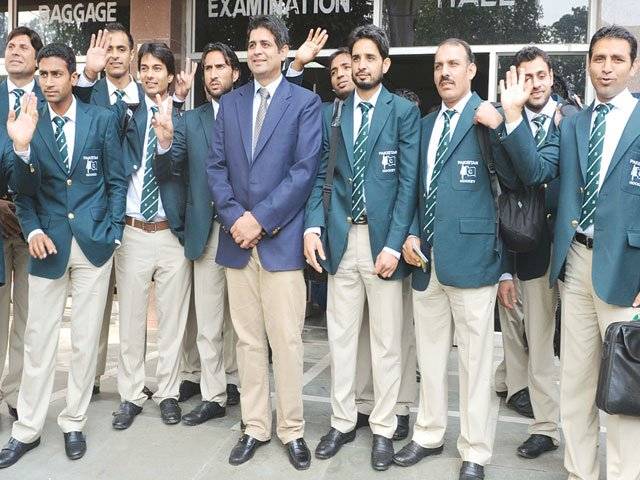 Zeeshan-led Pakistan team off to India
