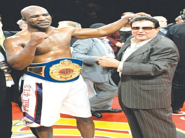 Holyfield stops Botha in 8th round