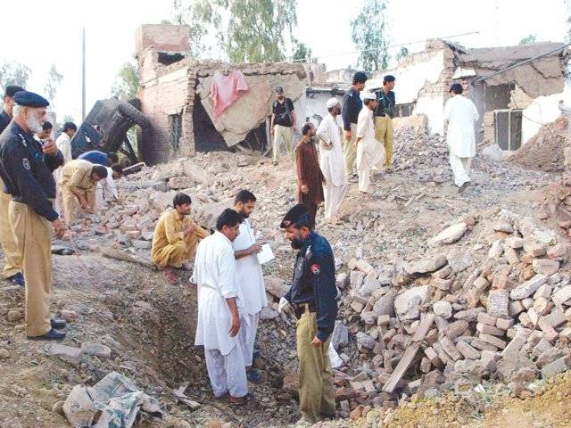 5 cops killed in Peshawar car blast