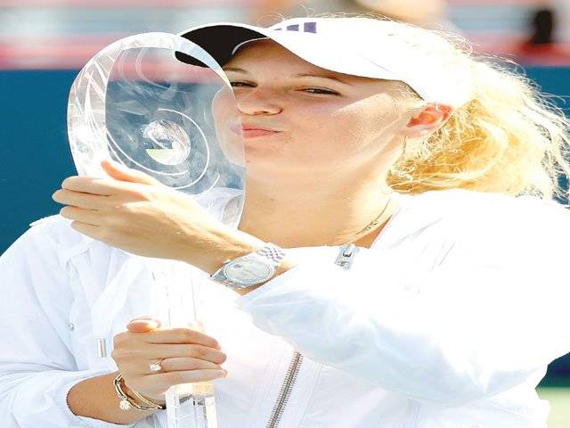 Wozniacki whips Zvonareva in Rogers Cup final