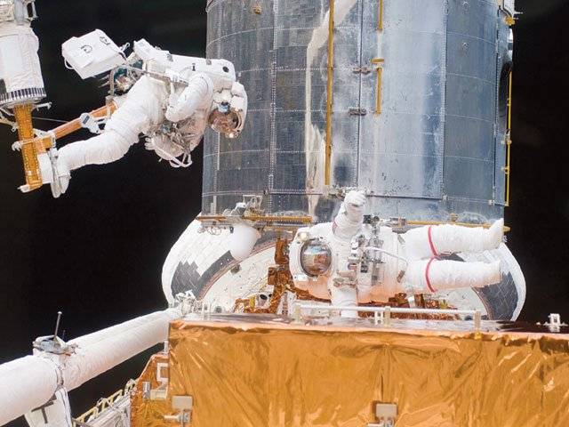 Endeavour astronauts take first spacewalk