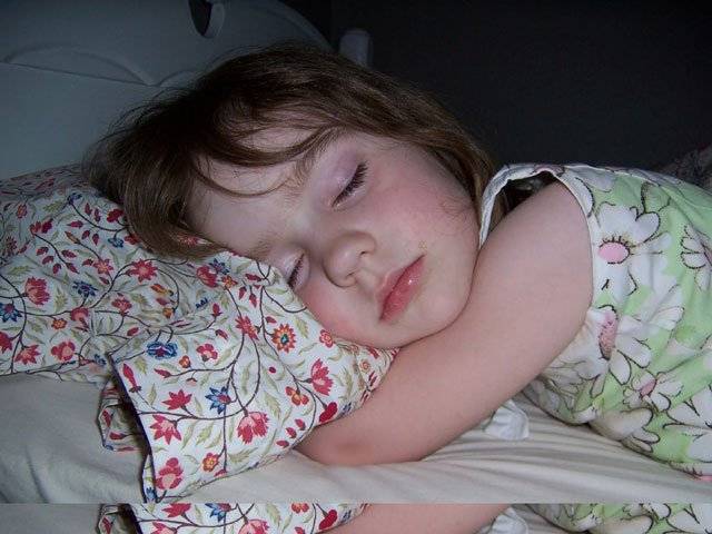 Less childhood sleep has fat risk