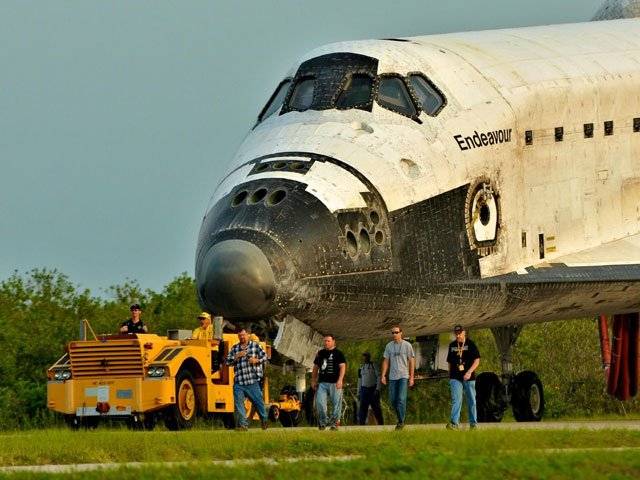 Endeavour lands after final flight
