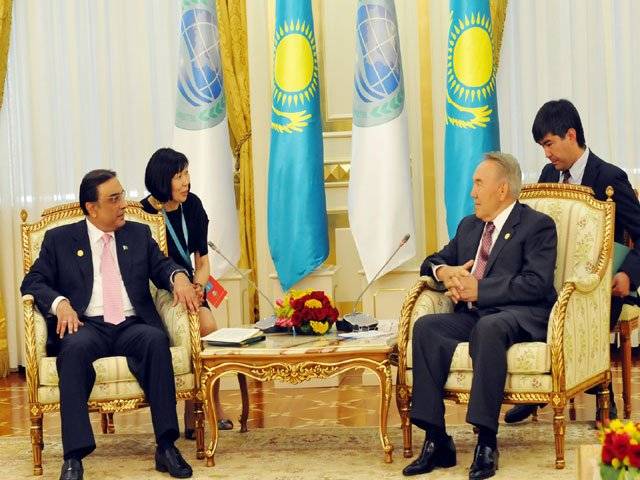Zardari, Nazarbayev pledge efforts for peace