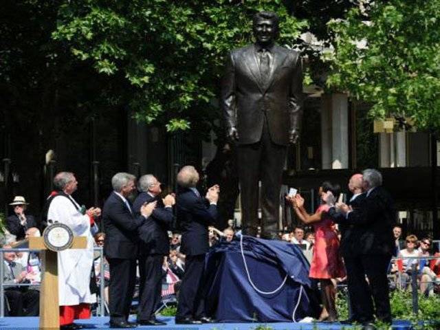 President Reagan statue unveiled