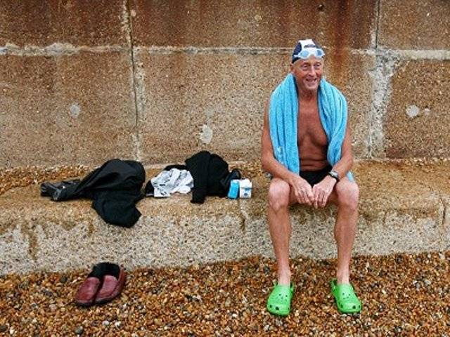 Grandpa bids to become oldest to swim Channel
