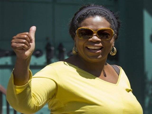 Oprah to conduct first live chat on FB