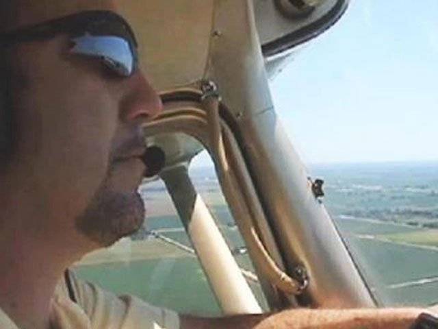 Man sees home burgled from airplane