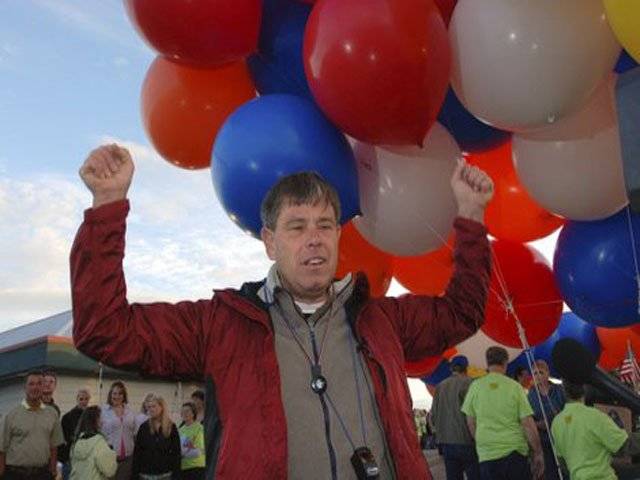 Lawn chair balloonists to take flight in Iraq