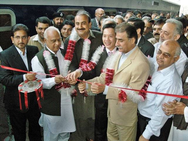 Railways GM inaugurates lounge for Business Train