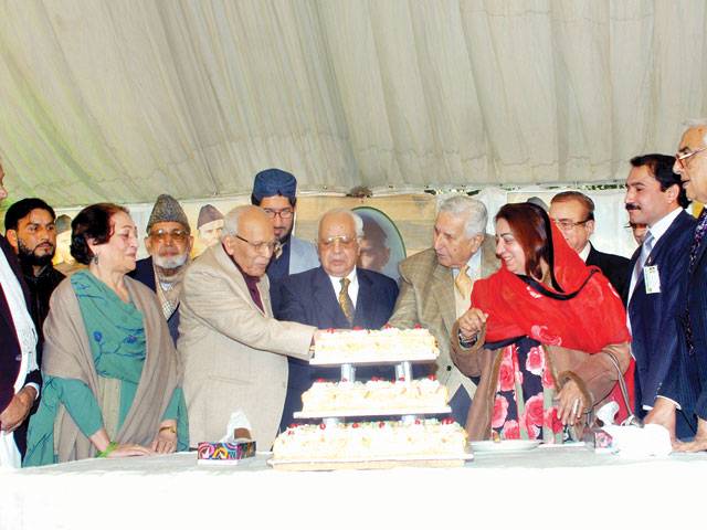 Nizami cuts Quaid’s birthday cake at NPT festivity 