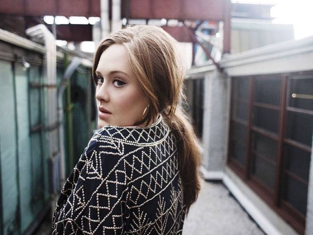 Adele continues to reign Billboard chart