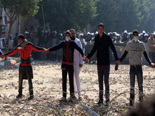 Death toll mounts in Egypt clashes 
