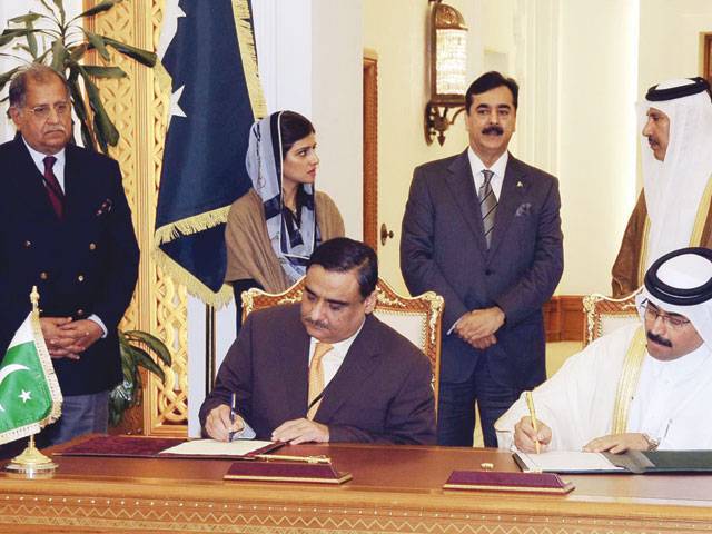 Pakistan, Qatar sign accord on LNG import 