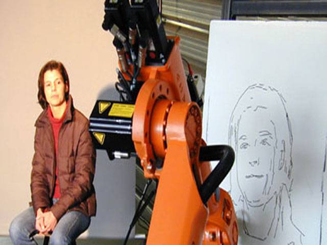 Artistic robot can sketch a face
