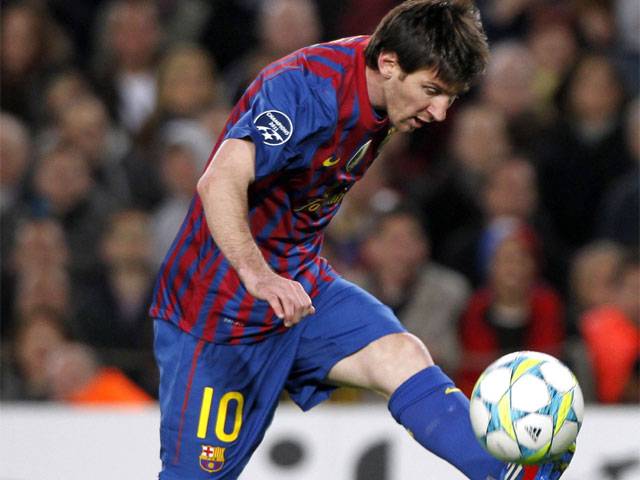 Record man Messi leads Barca in quarters