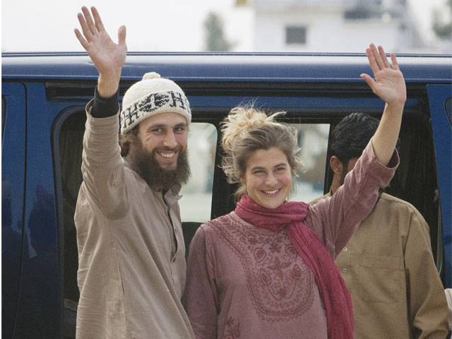 Freed Swiss couple appears well, smiling
