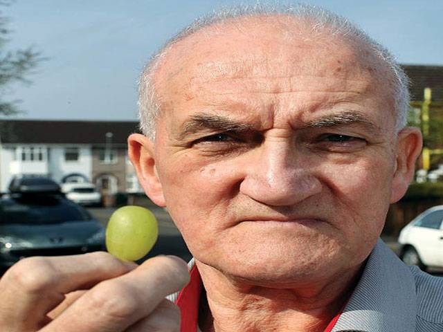Bus driver ‘sacked for eating a grape’