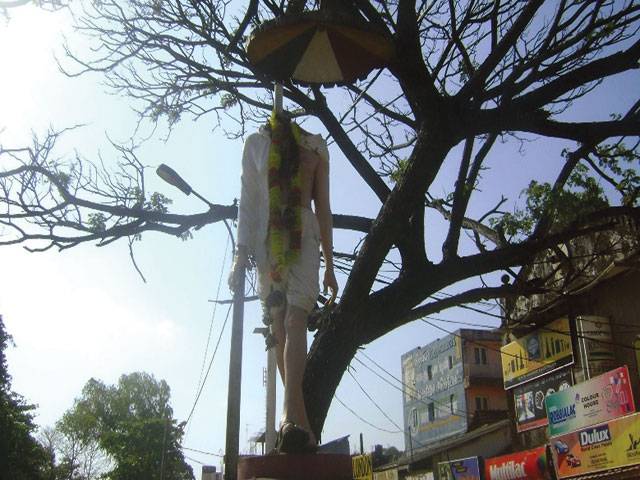 Gandhi statue vandalised in Sri Lanka