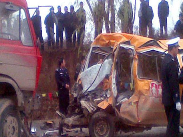 14 killed in China bus crash