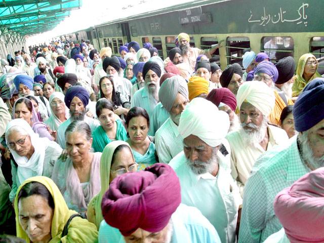 Sikhs arrive to celebrate Besakhi 