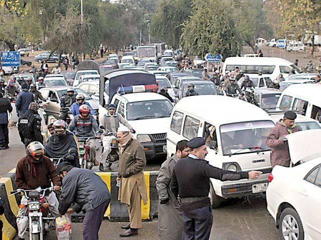 Encroachments on Khanna Pul cause gridlocks