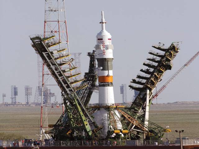Russia launches astronauts after 5-month break