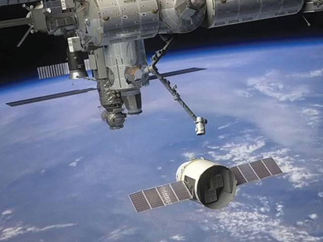 SpaceX makes historic rendezvous with ISS
