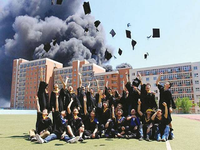 ‘Too hot’ graduation day for students