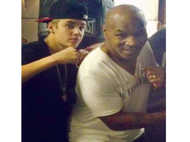 Bieber boxes with Mike Tyson