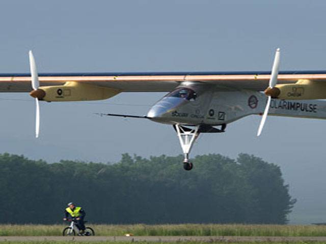 Solar plane on intercontinental flight
