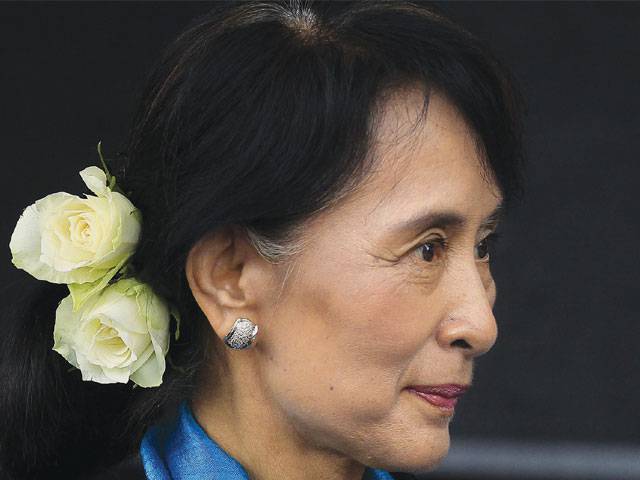 Suu Kyi accepts Nobel Peace Prize 21 years late