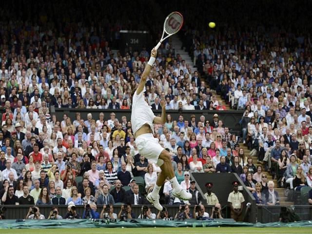 Federer breezes into eighth Wimbledon final