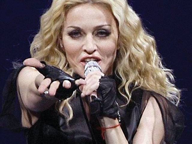 Madonna helps fans get engaged at gig