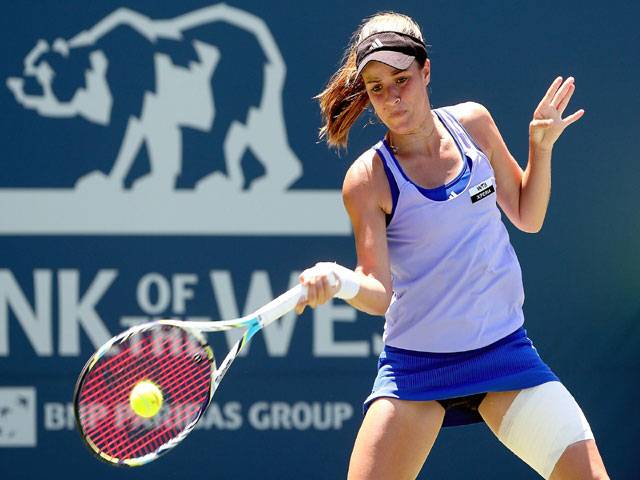 Success for younger Radwanska in Stanford