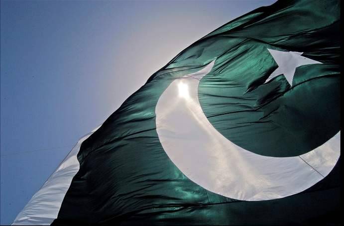 Pakistan aim to reach last four against all odds 