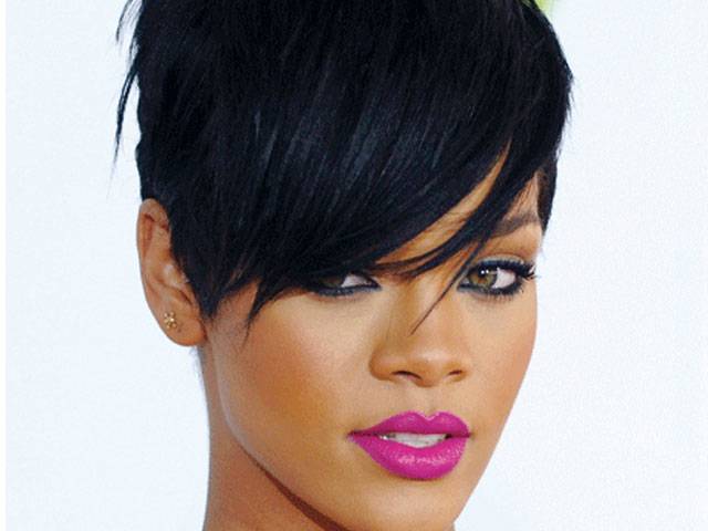 Rihanna confirms VMAs performance 