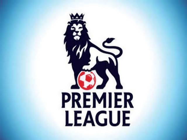 Van Persie treble fires United, Arsenal sink Liverpool