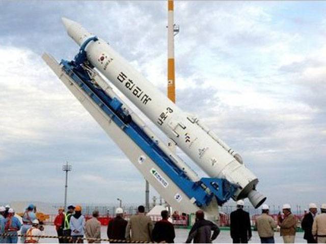 South Korea suspends rocket launch