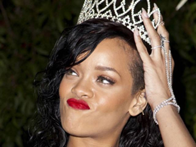 Rihanna and Chris Brown ‘not together’