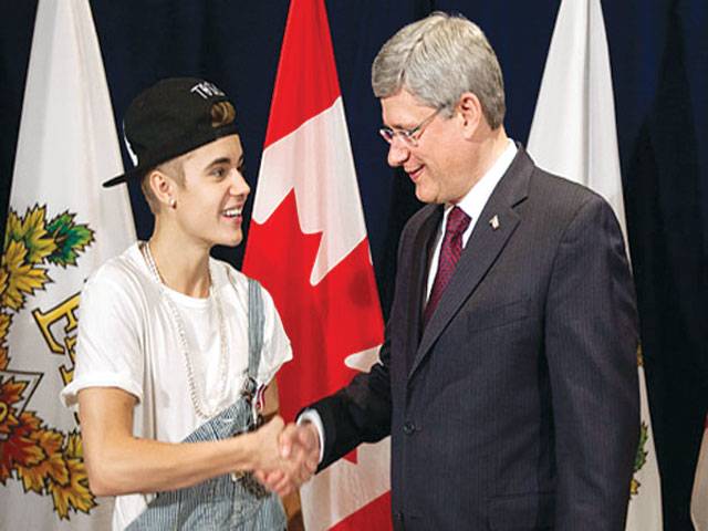 Bieber meets Canadian PM in overalls