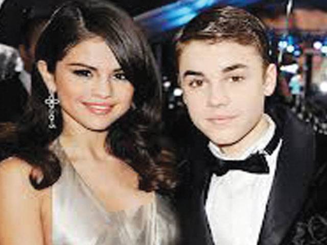 Bieber takes Selena to Jingle Ball