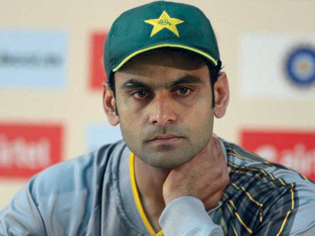 Hafeez not wary of experienced Dhoni in upcoming series