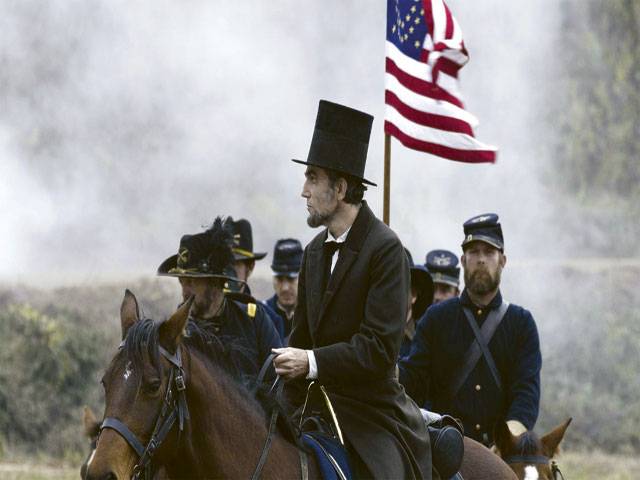 Spielberg's Lincoln eyes Golden Globes glory