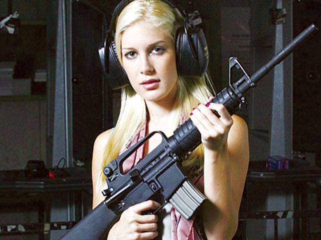 Heidi, Pratt show off guns at home
